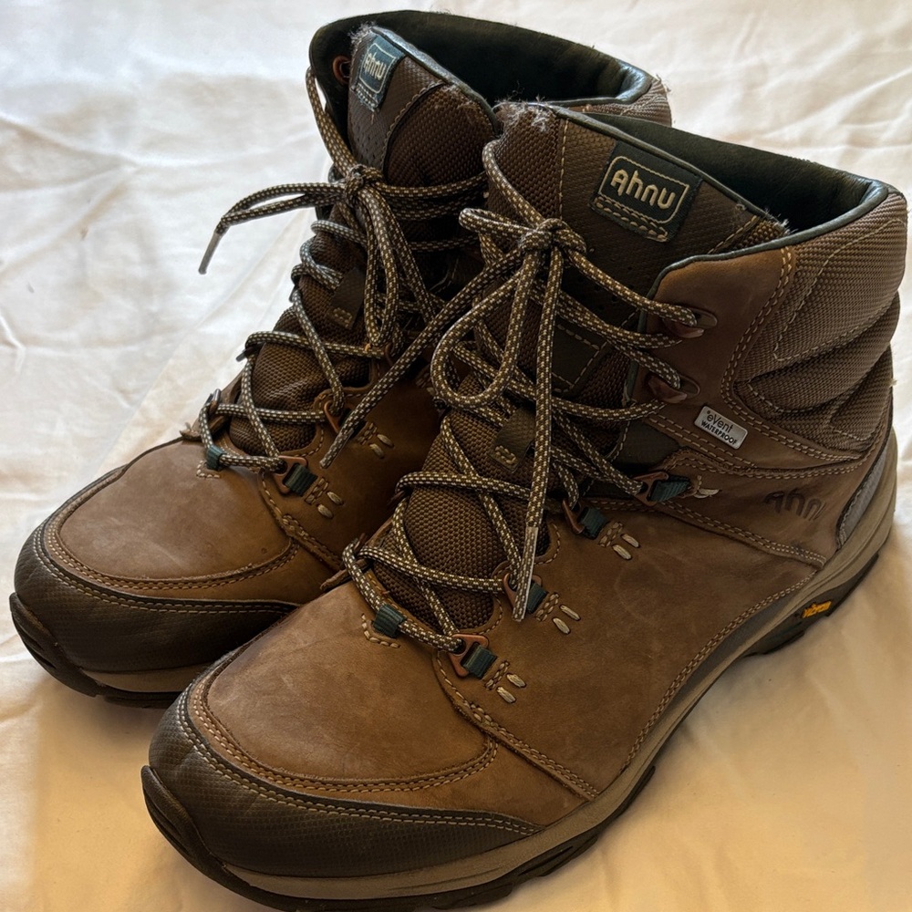 Ahnu Waterproof Hiking Boots Women’s 10 Brown Leather Lace Up Trail Shoes